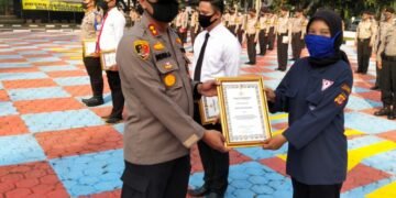 Empat Personel Polisi Purwakarta Berprestasi Terima Penghargaan