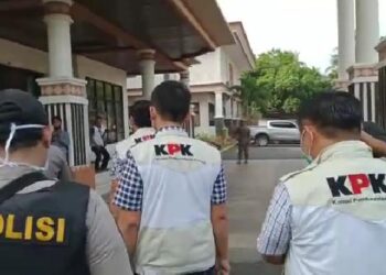 Tim KPK Geledah Kantor Bupati & Kantor Dinas PUPR Lampung Selatan