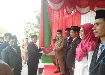 20 ASN Kemenag Halsel Terima Penghargaan Satya Lencana HUT RI Ke-75