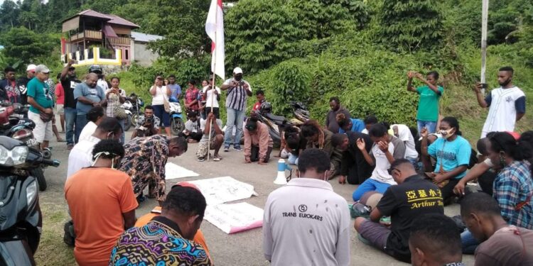 Masyarakat Gelar Doa Bersama Tolak Calon Tunggal Pilkada Raja Ampat
