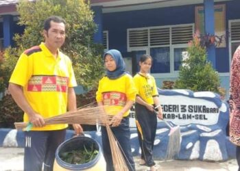 Dewan Guru SDN 3 Sukabaru Adakan World Cleanup Day Indonesia 2020