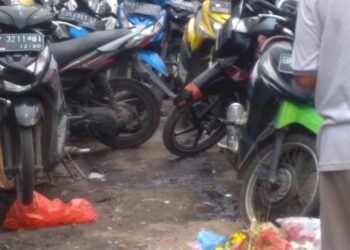 Warga Resah, Juru Parkir Tagih Uang Tanpa Memberikan Karcis di Tanah Karo