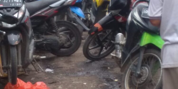 Warga Resah, Juru Parkir Tagih Uang Tanpa Memberikan Karcis di Tanah Karo