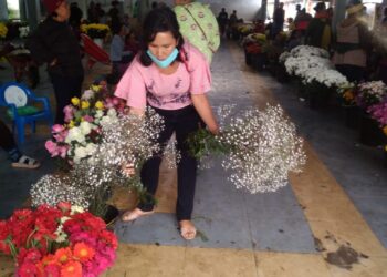 Pedagang Dan Pembeli Bunga di Tanah Karo Tidak Memakai Masker Dikuatirkan Jadi Klaster Penyebaran Covid-19