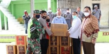 Peduli Covid-19, Ketua DPRD Sumut Bagi-bagi Masker di Kecamatan Namanteran Tanah Karo