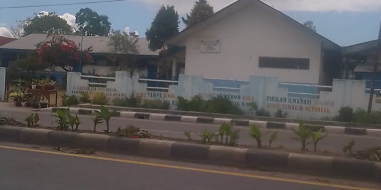 Padahal Dilarang, Kasek SD Tetap Jual Pakaian Seragam Ke Siswa Baru
