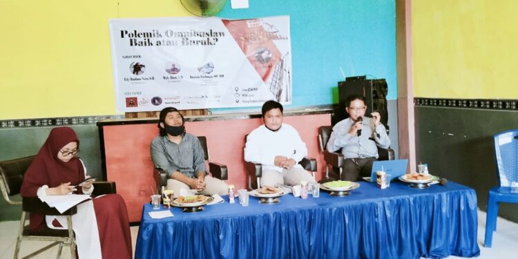 Aliansi Kalukku Melawan Gelar Dialog “Omnibus Law Baik Atau Buruk”