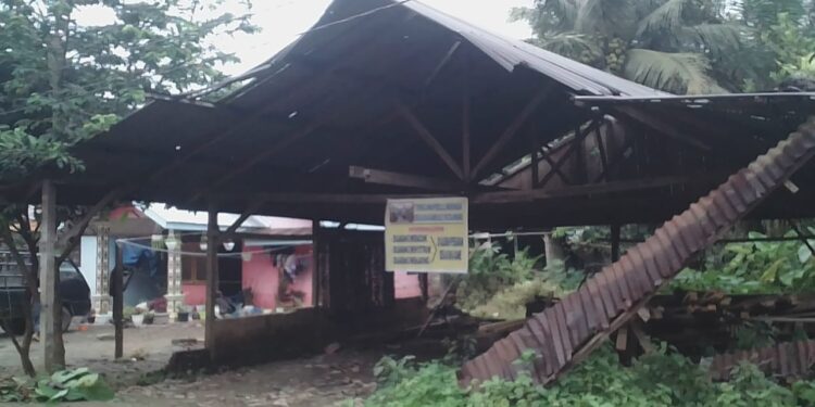 Warga Desa Namodindang Berneh Kabupaten Karo Berharap Jambur Mereka Diperbaiki