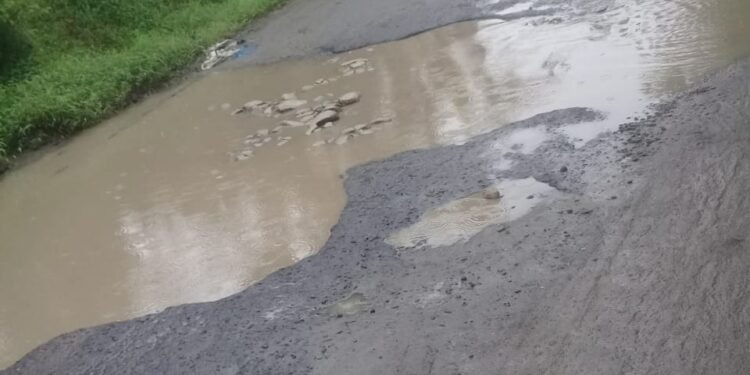 Janji Tinggal Janji Bupati Simalungun, Ruas Jalan 25 Km Penghubung Dua Kecamatan Hancur Total