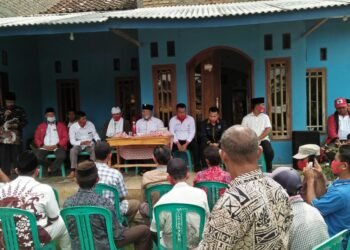 Meski Diguyur Hujan, Masyarakat Kecamatan Ketapang Tetap Semangat Dukung Nomor Urut Satu Nanang-Pandu