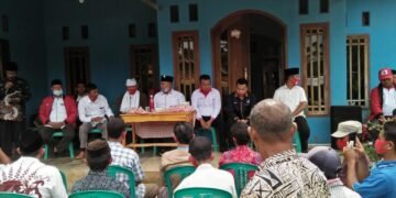 Meski Diguyur Hujan, Masyarakat Kecamatan Ketapang Tetap Semangat Dukung Nomor Urut Satu Nanang-Pandu