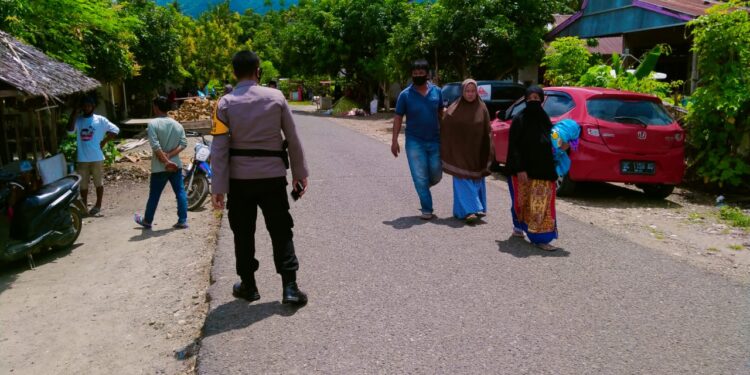 Polsek Kalukku Amankan Proses Pemakaman Jenazah Warga Diduga Positif Covid-19