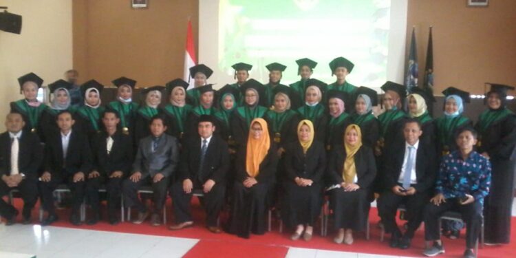 Dekan Fakultas Syari’ah IAIN Salatiga Gelar Pelepasan 50 Wisudawan/ti Ke XII