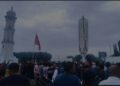 Milad GAM, Massa Kibarkan Bendera Bintang Bulan di Mesjid Raya Baiturrahman Banda Aceh