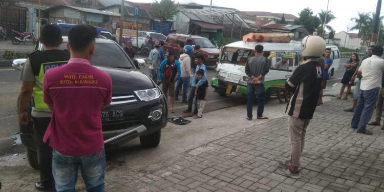 Bus Sebayang Jurusan Medan Tabrakan Dengan Mobil Pajero