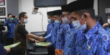Wabup Mamuju Serahkan 89 SK CPNS Formasi Umum Tahun 2019 Secara Simbolis