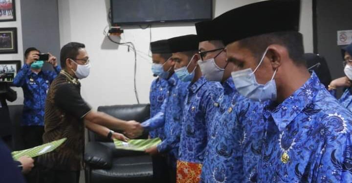 Wabup Mamuju Serahkan 89 SK CPNS Formasi Umum Tahun 2019 Secara Simbolis