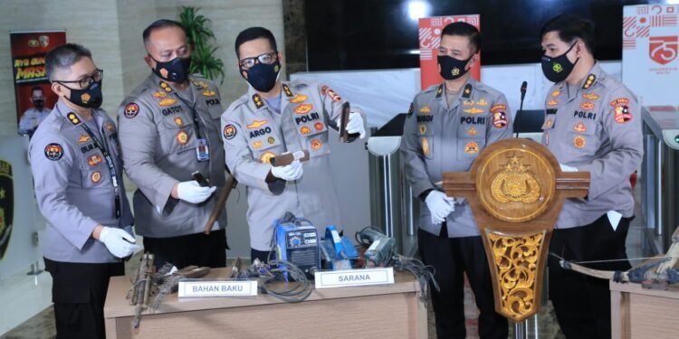 Polri Ungkap Bungker Persembunyian Teroris Upik Lawanga