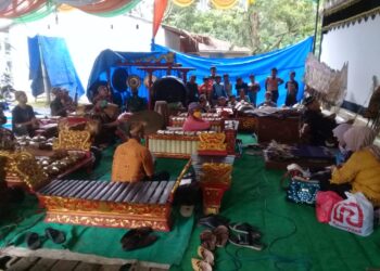 Petani Desa Wonorejo Gelar Wayang Kulit Ki Dalang Joko Upacara Adat Kirim Doa Bersih
