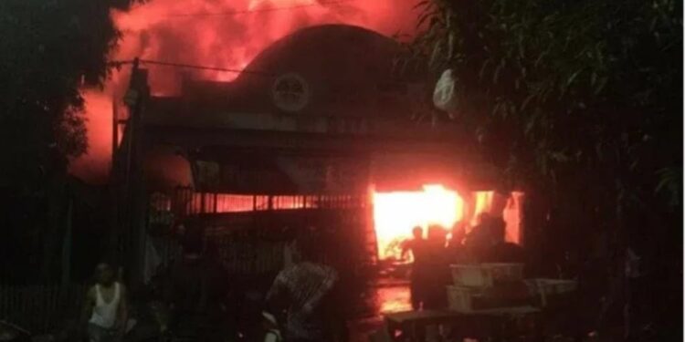 Diduga Akibat Korsleting Listrik, Ruko di Lamsel Hangus Terbakar Kerugian Diperkirakan Rp2 Milyar