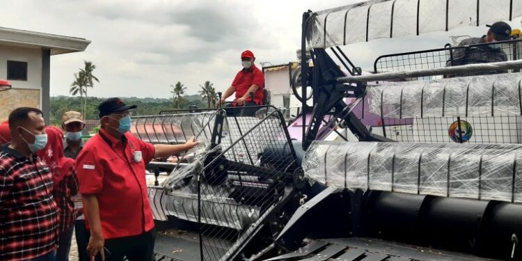 Gapoktan Terima Bantuan Alsintan Dari Pemerintah Pusat, Nanang Harap Ketahanan Pangan Di Lampung Selatan Semakin Kuat