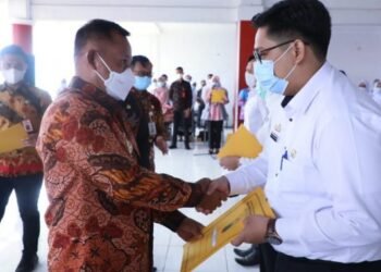Bupati Nanang Ermanto Serahkan SK Pengangkatan CPNS Formasi 2019