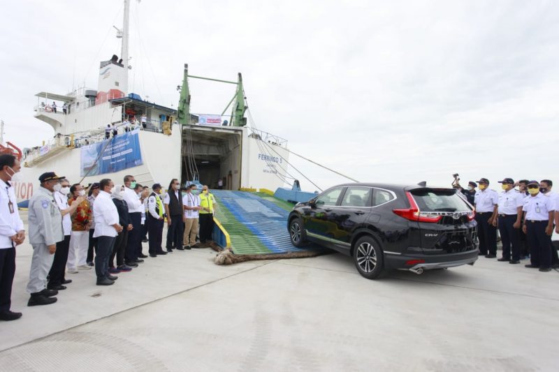 Peluncuran perdana lintasan Patimban-Panjang (Bandar Lampung), di Pelabuhan Patimban, Minggu (10/1/2021)