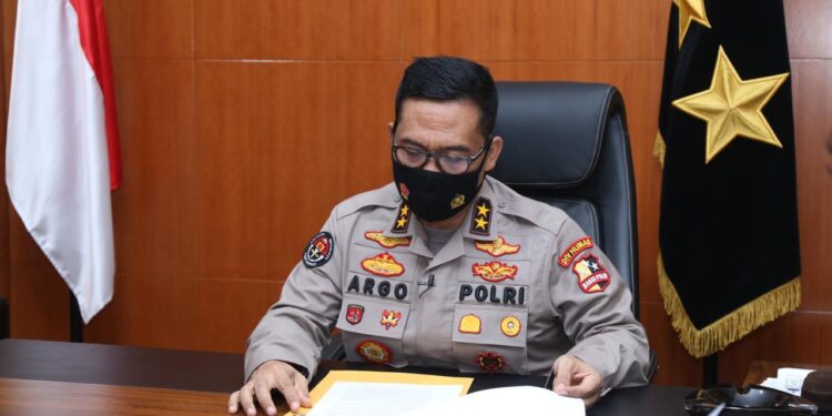 Polri Kirim Sejumlah Bantuan Tangani Gempa Sulbar