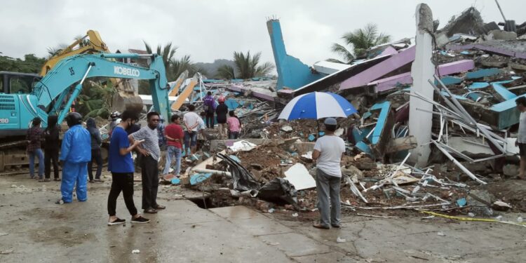 Gempa Majene 6,2 SR, 2.000 Orang Mengungsi Dan 45 Meninggal Dunia