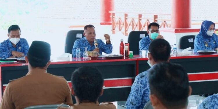 Bupati Nanang Ermanto Gelar Rapat Koordinasi Atasi Lonjakan Covid-19 di Lamsel