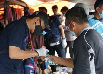 Biddokkes Polda Sulbar Bagikan Ribuan Obat-obatan untuk Para Korban di Mamuju