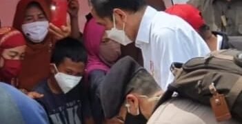 Presiden Jokowi Bertemu Para Korban Gempa di Mamuju dan Mengucapkan Duka Mendalam