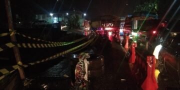 Diguyur Hujan Deras, Badan Jalan Alternatif Desa Tiang Layar Longsor
