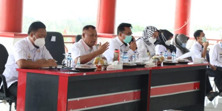 Bupati Nanang Beri Arahan Kepada Kades Terkait Penanganan Covid-19