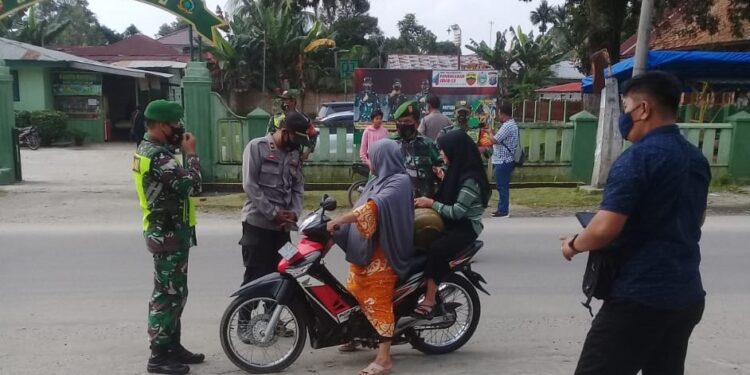 Polsek Serbelawan Bersama Muspika Gelar Razia Masker