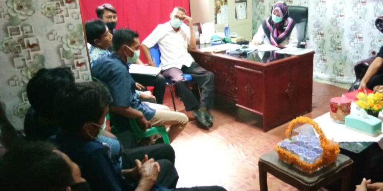 Tuntut Transparansi Pengelolaan Dana Desa, Warga Geruduk Kantor Camat Palas