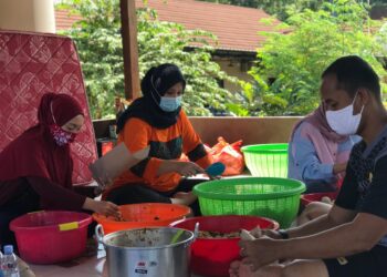 Sejak Gempa Hari Pertama Bhayangkari Sulbar Dirikan Dapur Umum