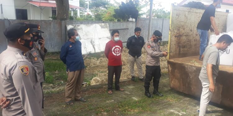 Kabag Ops Polres Pasangkayu Pimpin Pam Pemindahan Kotak Suara Ke Gudang KPU