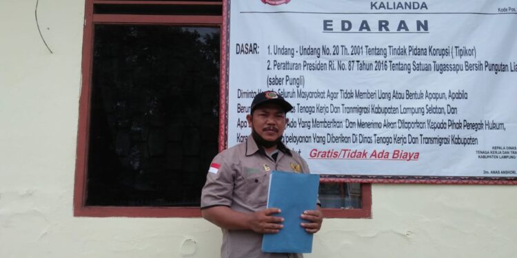 DPC SBSI 1992 Kabupaten Lamsel Serahkan Berkas Pencatatan Ke Dinas Ketenagakerjaan