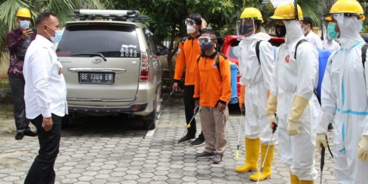 Tekan Penularan Covid-19, Bupati Nanang Ermanto Perintahkan Seluruh Ruangan OPD Disemprot Disinfektan