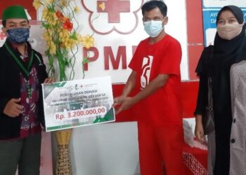 HMI Kota Salatiga Salurkan Bantuan Bencana Alam Melalui PMI