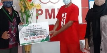 HMI Kota Salatiga Salurkan Bantuan Bencana Alam Melalui PMI