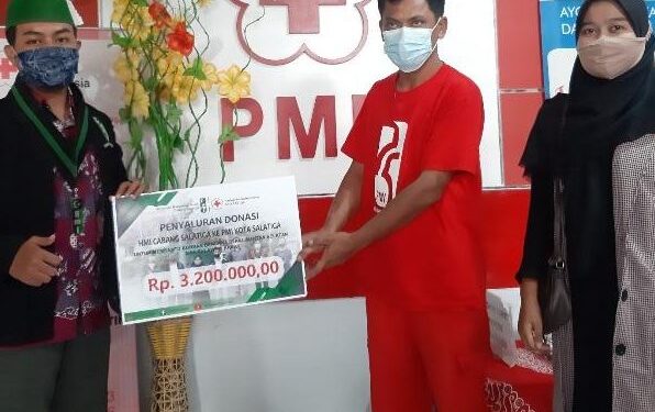 HMI Kota Salatiga Salurkan Bantuan Bencana Alam Melalui PMI
