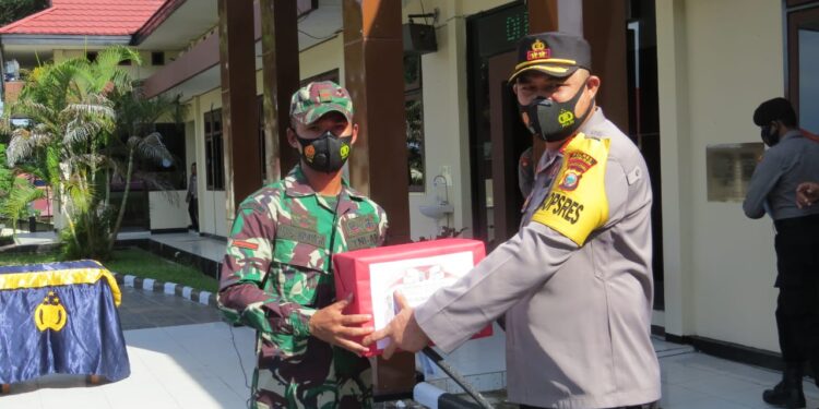 Sinergitas Kodim 1509/Labuha dan Polres Halsel Gelar Baksos Peduli Untuk Negeri