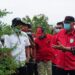 Ajak Masyarakat Peduli Lingkungan, Bupati Nanang Bersama Ketua Komisi IV DPR RI Tanam Mangrove