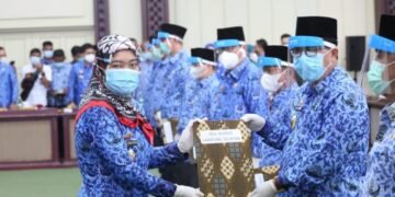 Terima SK Gubernur, Sekda Thamrin Jabat Plh Bupati Lampung Selatan