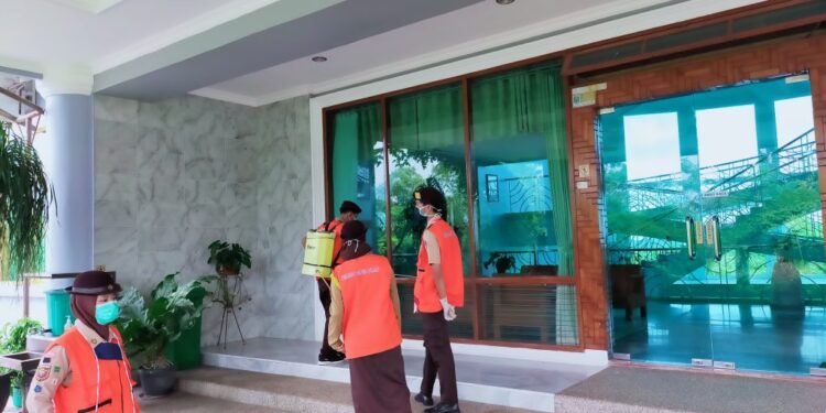 Gerakan Pramuka Lamsel Gelar Aksi Peduli Desinfeksi dan Bersih Sampah Serentak