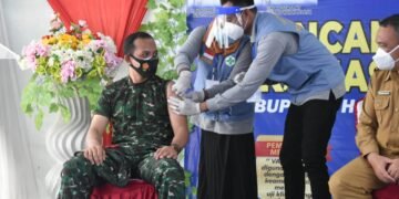 Dandim 1509/Labuha Bersama Forkopimda Halsel Resmi di Vaksinasi Covid-19 Perdana