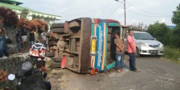 Bis Umum Terbalik Di Kawasan Buluh Pancur Tanah Karo
