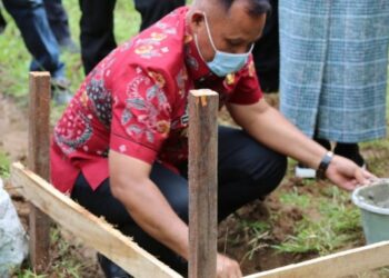 Jadi Tonggak Sejarah, Bupati Nanang Ermanto Letakkan Batu Pertama Pembangunan Balai Desa Sabah Balau